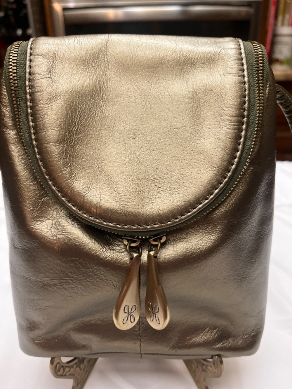 Like New HOBO Bronze Gold Fern Crossbody Bag. - Picture 3 of 11